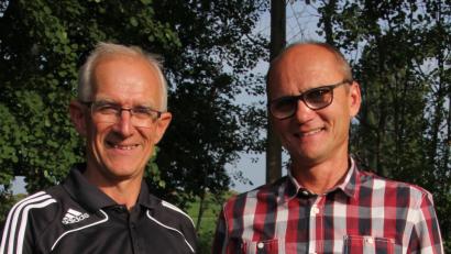 Bild: Rosner, Konrad (KONRAD.ROSNER@T-ONLINE.DE)
Vereinsehrenamtsbeauftragter Ernst Döllinger überreichte Matthias Schnurrer (rechts) den DFB/BFV-Ehrenamtspreis.