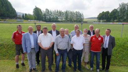 Bild: fvo
Der FSV-Förderkreis feiert 40-jähriges Jubiläum. Vorsitzender Michael Wittmann (Fünfter von links) ehrte verdiente Mitglieder.