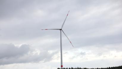 Bild: Mardanow
Im Gegensatz zur Anlage beim Neunburger Ortsteil Penting (Foto), wird sich in Thanstein kein Windrad drehen: Die Gemeinde hat beschlossen, die Planungen für das Windenergieprojekt einzustellen.