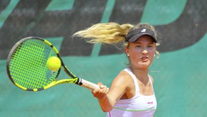 Bild: Hubert Ziegler
Mira Stegmann feierte ihren ersten Saisonsieg für den       TC Amberg am Schanzl. Sie besiegte an Nummer 3 Gabriela Pantuckova aus Manching klar in zwei Sätzen.