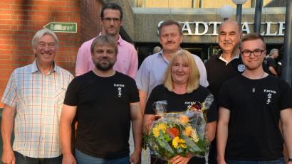 Bild: dob
Sensei Manfred Horn (Zweiter von links) gibt nach 21 Jahren sein Abteilungsleiteramt ab. In seiner Ehefrau Anna hatte er eine unglaubliche Unterstützerin. Marcel Bieber (rechts) führt die Karate-Abteilung zukünftig weiter.