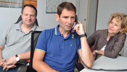 Bild: Wolfgang Steinbacher
Dr. Michael Rogenhofer, Josef Koller und Dr. Michaela Beha (von links) hatten bei der Telefonsprechstunde in der AZ ein offenes Ohr für die Fragen und Anliegen der Anrufer zum - häufig tabuisierten - Thema Harninkontinenz.