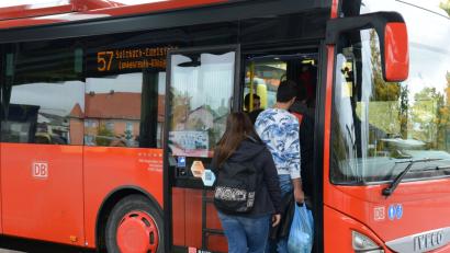 Bild: Petra Hartl
Die Eisenbahn- und Verkehrsgewerkschaft EVG hat am Mittwochmorgen die Busfahrer der Regionalbus Ostbayern zum Warnstreik aufgerufen. Deshalb kam es von 4.30 bis 9 Uhr zu Ausfällen im Linienbusverkehr im Landkreis.