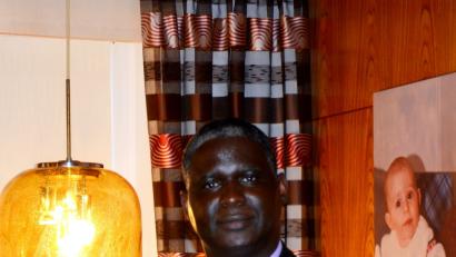 Bild: aja
Vincent W. Wanji kennt sich aus mit einer besonders häufig vorkommenden Krebsart: dem Darmkrebs. Er ist Chefarzt der gastroenterologischen Abteilung des St.-Anna-Krankenhauses in Sulzbach-Rosenberg und erläutert in seinem Vortrag in Edelsfeld die Krankheit, die Symptome und vorbeugende Maßnahmen.