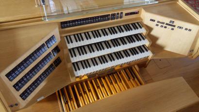 Bild: hbl
Das Cockpit der Neustädter Jann-Orgel. Interessierte können das Instrument am Samstag ausprobieren.