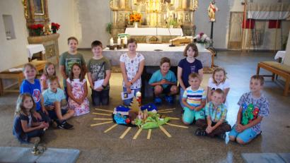 Bild: exb
Die Kindergruppe gestaltete den Gottesdienst zum Thema "Schöpfungsgeschichte".