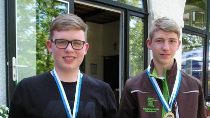 Bild: Dirscherl, Ludwig [DL] (LUDWIGDIRSCHERL@GMX.DE)
Bei der Jugend standen Lukas Weindl (Cham/links) und Andreas Köppl (Gleiritsch) auf dem Siegerpodest.