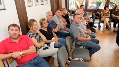 Bild: do
Haushalt, Ortsumgehung, Schule: Auf großes Interesse stießen die Themen der Sitzung des Marktgemeinderats bei den Kirchenthumbacher Bürgern.  Die Zuhörerplätze im Sitzungssaal des Rathauses waren fast komplett besetzt.