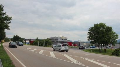 Bild: stg
Mit einem Kreisverkehr an der „Ponnath“-Kreuzung würde die Bayreuther Straße nicht nur besser an die Staatsstraße angeschlossen, auch eine sinnvolle Neugestaltung Stadteingänge wurde damit einhergehen.