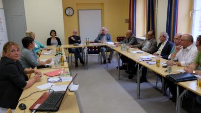 Bild: do
Zwischen Sorge, Hoffnung und Zuversicht schwankte das Stimmungsbarometer bei der Kuratoriumssitzung der Volkshochschule Eschenbach/westlicher Landkreis Neustadt/WN.