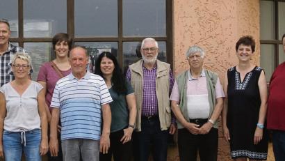 Bild: exb
Die SPD-Delegation im Hof der Firma Hopf, von links Martin Schneider  sowie vorne in der Mitte Firmengründer Andreas Hopf und SPD-Vorsitzende Angela Baumgartner (2. von rechts).