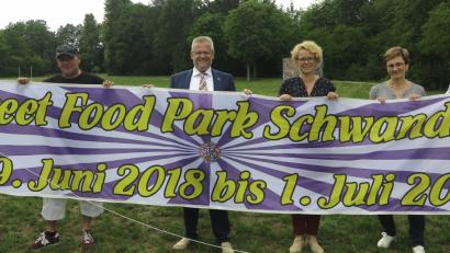 Bild: Hirsch
Die Veranstalter werben für den „Street-Food-Veranstaltung“ im Stadtpark.   Bild: Hirsch