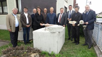 Bild: Hirsch
Der BRK-Kreisverband baut für über elf Millionen Euro in Burglengenfeld ein neues Pflegeheim. Am Mittwoch erfolgte die Grundsteinlegung.