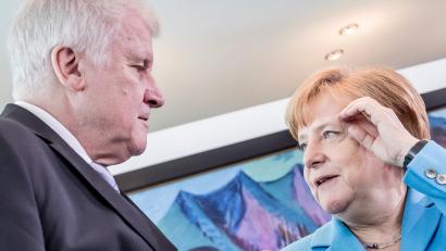 Bild: dpa/Michael Kappeler
Showdown: Merkel contra Seehofer