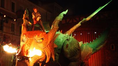 Bild: Andreas Mühlbauer/ Furth im Wald
Die beiden Hauptdarsteller in Furth: Ritter Udo und der Drache