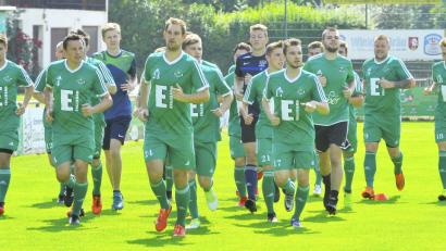Bild: Ziegler, Hubert
Beim Trainingsauftakt am vergangenen Samstag drehten die Spieler der DJK Ammerthal ein paar Runden im lockeren Trab.  Im Vorbereitungsspiel gegen den Regionalligisten 1. FC Nürnberg II müssen sie jetzt ein, zwei Gänge hochschalten.