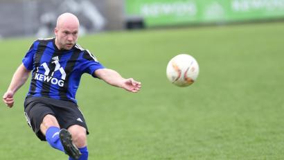 Bild: Alfred Schwarzmeier [AF] (alfred.schwarzmeier@oberpfalzmedien.de)
Thomas Wildenauer spielt auch in der Saison 2018/19 bei der SpVgg SV Weiden.