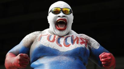 Bild: Rebecca Blackwell/AP/dpa
So bunt feieren die Fußball-Fans ihre WM
