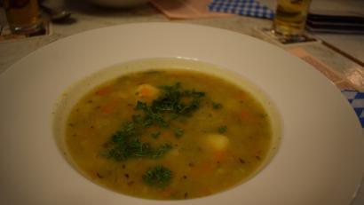Bild: Schulze, Lena [SZL] (lena.schulze@oberpfalzmedien.de)
Als Zwischengang gab es eine deftige Kartoffelsuppe im Bistro "Heinzelmann".