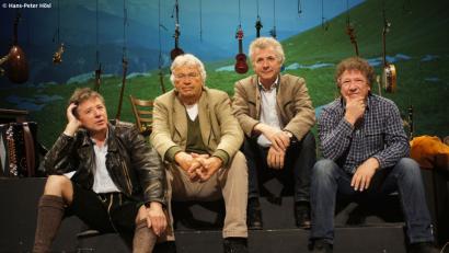 Bild: Hans-Peter Hösl/exb
Gerhard Polt (Zweiter von links) und die Wellbrüder.