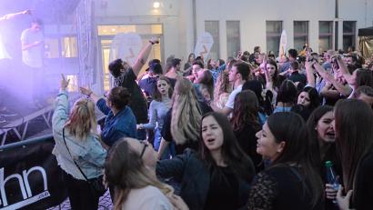 Bild: Kunz
Tausende feiern am Freitagabend ausgelassen beim Campus Festival der OTH Weiden.