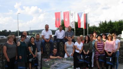 Bild: exb
Gruppenbild der geehrten Mitarbeiter aus den tschechischen und deutschen Standorten.
