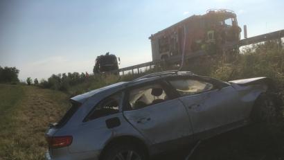 Bild: beg
Wer hat diesen Audi in den Graben gefahren?  Diese Frage beschäftigt die Polizei.