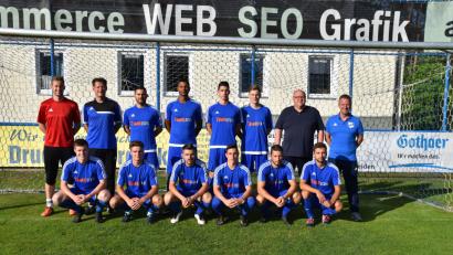 Bild: Leeb, Fabian
Das SV Etzenricht präsentierte zum Trainingsauftakt am Montag seine Neuzugänge.