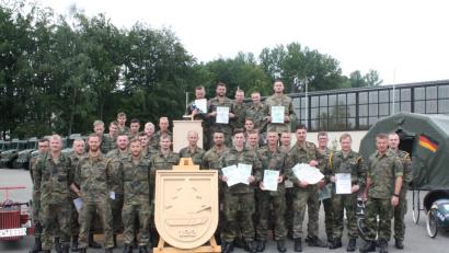 Bild: lg
Zum Abschluss der Sportwoche des Panzergrenadierbataillons 122 freuten sich zahlreiche Soldaten über die Honorierung ihrer sportlichen Leistungen,