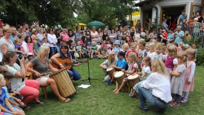 Bild: Altmann
Alle Kinder konzentriert beim Spielen und Singen