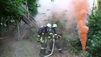 Bild: Alexander Auer
BRK-Bereitschaften und Feuerwehren üben in Regensburg den Ernstfall.