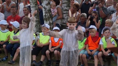 Bild: agr
Die Vorführung der Kinder zum Thema "Die Jahresuhr" begeisterte die Zuschauer beim Kindergartenfest. Auch diese beiden Hoppelhasen machten eine gute Figur.