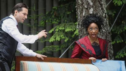 Bild: Holger Stiegler
Die Titelrolle der Eliza Doolittle übernimmt Zodwa K. M. Selele, als Professor Higgins ist Markus Pol zu sehen.