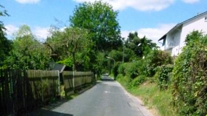 Bild: rn
Der schmale Sommerleitenweg dient auch als Durchgangsstraße.