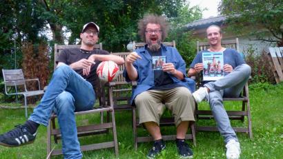 Bild: exb
Die Musiker von Kreisklasse haben erneut einen Song zur Fußball-Weltmeisterschaft aufgenommen: Christian "Mr. Zuender" Schopper (von links), Winni Wonder und Michael "Dandi" Dandorfer wollen, dass Deutschland auf dem "Fußballthron" bleibt.