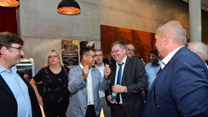 Bild: Petra Hartl
Kino-Inhaber Michael Thomas (Mitte) erklärt den CSU-Stadträten aus Amberg und Weiden mit Leidenschaft, wie Kino funktioniert.