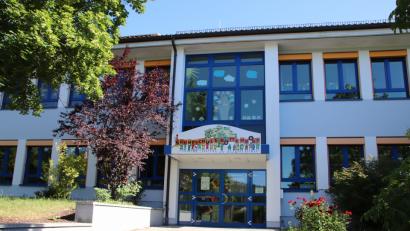 Bild: Thomas Dobler
Die Grundschule in Rottendorf blieb  am Mittwoch wegen des Wasserrohrbruchs im Ort geschlossen