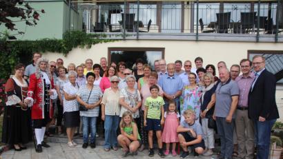 Bild: frd
Die Gäste vom CSU-Ortsverband Heilsbronn stellten sich zusammen mit der Delegation des Ortsverbandes Oberviechtach und vom Doktor-Eisenbarth-Festspielverein zu einem Erinnerungsfoto auf.