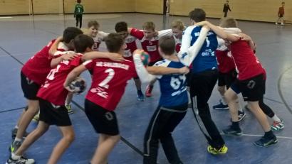 Bild: exb
Das Erreichen der Landesliga bejubeln Nico Teichert/Kilian Beer (Tor), Johannes Attije (16), Marius Leibig (13), David Sehnke (9), Toni Jäger (6), Ansgar Haubold (5), Manuel Huf (4), Anton Kallmeier (4), Jakob Fries (2), Leander Keck (1), Jan Rohrich (1) und Marc Fischer.