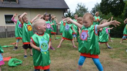 Bild: dob
"Kinder wie die Zeit vergeht", heißt das Jahresmotto im städtischen Kindergarten Anton Ferazin unter dem auch das Sommerfest gefeiert wurde.