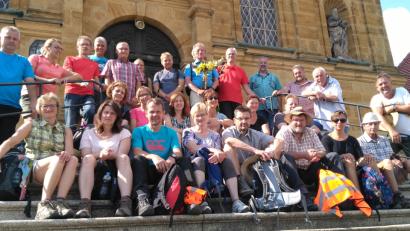 Bild: dob
Von Waldau aus machte sich die Pilgergruppe singend und betend auf dem Weg zum Mariahilfberg in Amberg.
