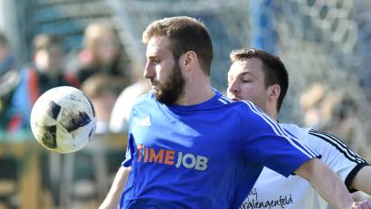 Bild: Alfred Schwarzmeier (alfred.schwarzmeier@derneuetag.de)
Johannes Pötzl (links) fehlt im Testspiel gegen Quelle Fürth.
