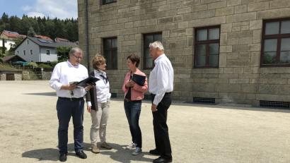 Bild: Eichl, Gabi
Die Weidener Grünen-Fraktion hat mit der Landesvorsitzenden Sigi Hagl (Zweite von rechts) die KZ-Gedenkstätte Flossenbürg besichtigt