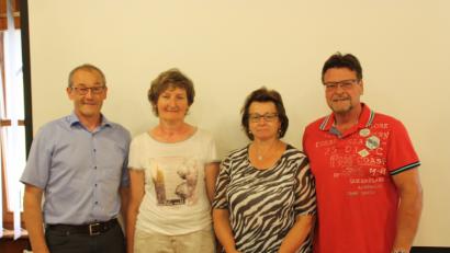 Bild: sam
Die langjährigen Marktratsmitglieder mit (von links): Bürgermeister Erwin Geitner, Margaretha Kraus, Evelin Teich und Dieter Teich.