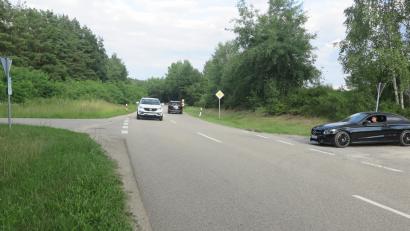 Bild: Hirsch
An dieser Kreuzung will die Gemeinde eine Linksabbiegespur errichten. Die Straße "In der Oder" führt direkt zur Holzkugel.