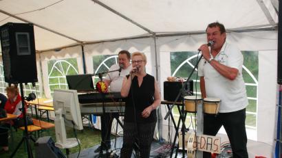 Bild: wro
Für Stimmung im Festzelt an der „Kipp“ sorgte „D.A.S.“ mit flotter Musik.