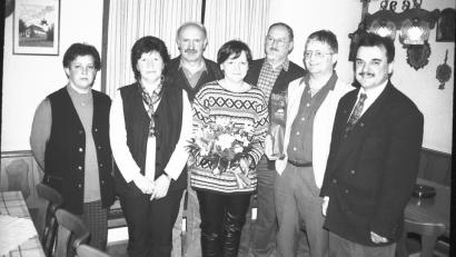 Bild: FSC
Der Landvolk-Vorstand  nach dem Gründungsjahr (bis 1998); von links  Gisela Stingl, Elisabeth Stingl, Peter Reichenberger, Maria Meyer, Konrad Stingl, Erwin Stingl, Pfarrer. Konrad Amschl.