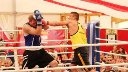 Bild: exb
Packende Boxkämpfe gibt es am Sonntag im Festzelt in Marktredwitz zu bewundern.