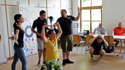 Bild: exb
Die Darsteller von Ovigo  bezogen die Gruppe immer wieder in ihre Aufführungen ein.