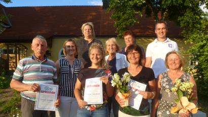 Bild: bk
Das Führungsteam der TSG-Turnabteilung mit  (vorne,  von rechts) Anita Bauer, Maria Englert, Melanie Tafelmeyer, Martina Säckl. Lothar Wiesner wird für 35-jährige Mitarbeit geehrt.